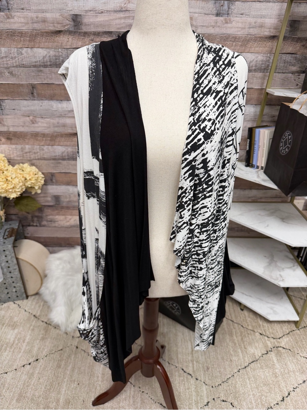 Art of Cloth Black & White Abstract Print Vest N/S